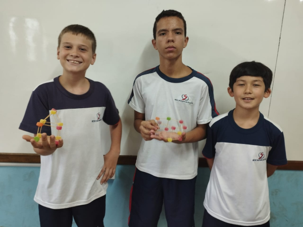Aula de matemática: Conhecendo as figuras geométricas