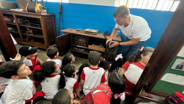 Aula a campo no Centro Histórico de Araputanga.