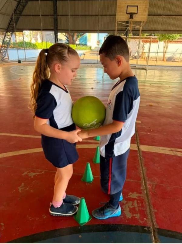 A atividade de Educa&ccedil;&atilde;o F&iacute;sica proporcionou aos estudantes uma viv&ecirc;ncia que foi al&eacute;m do desenvolvimento das habilidades motoras, favorecendo tamb&eacute;m importantes aprendizagens socioemocionais. ✨