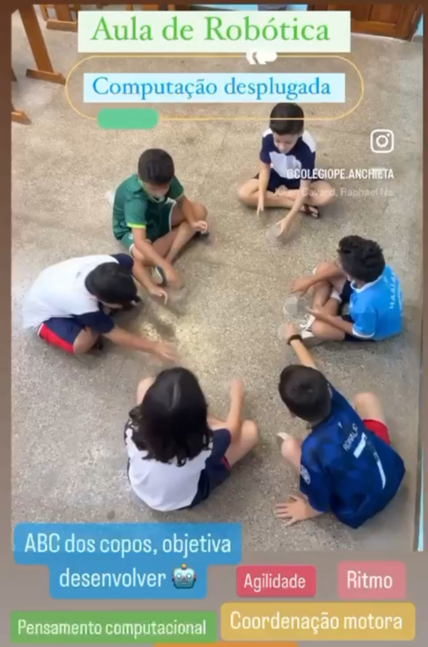 Aula de Robótica🤖 Computação desplugada: ABC dos copos.