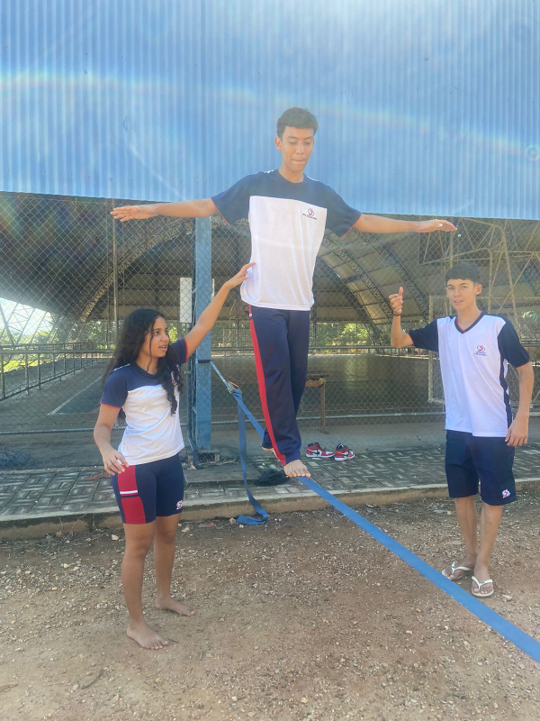 Aula prática de modalidade básica slackline.✨
